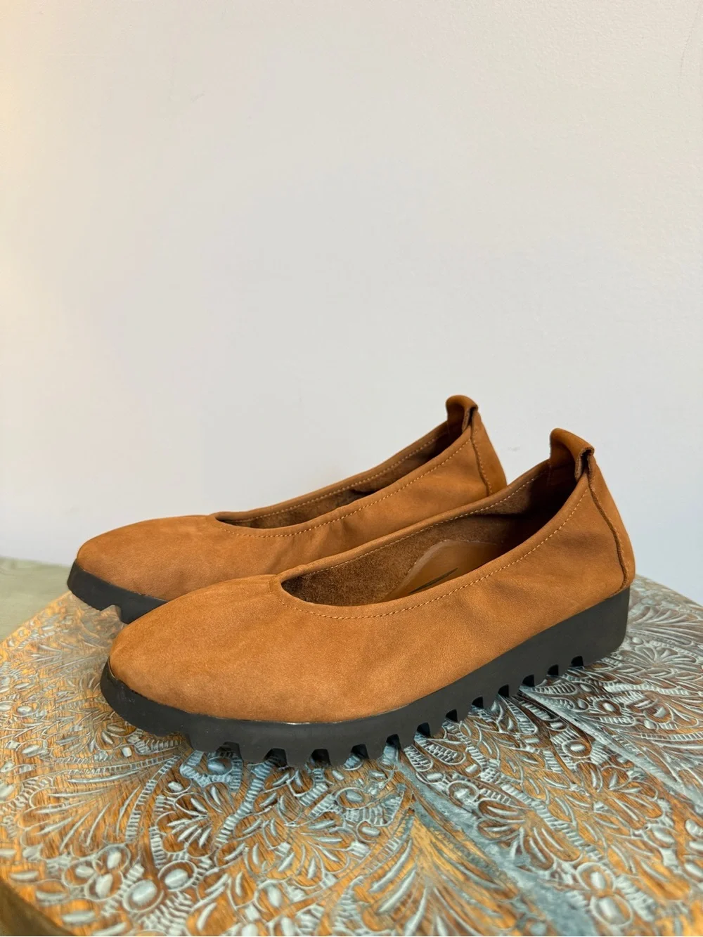 NWOT!  Aetrex Brianna brown suede ballet flat size 36